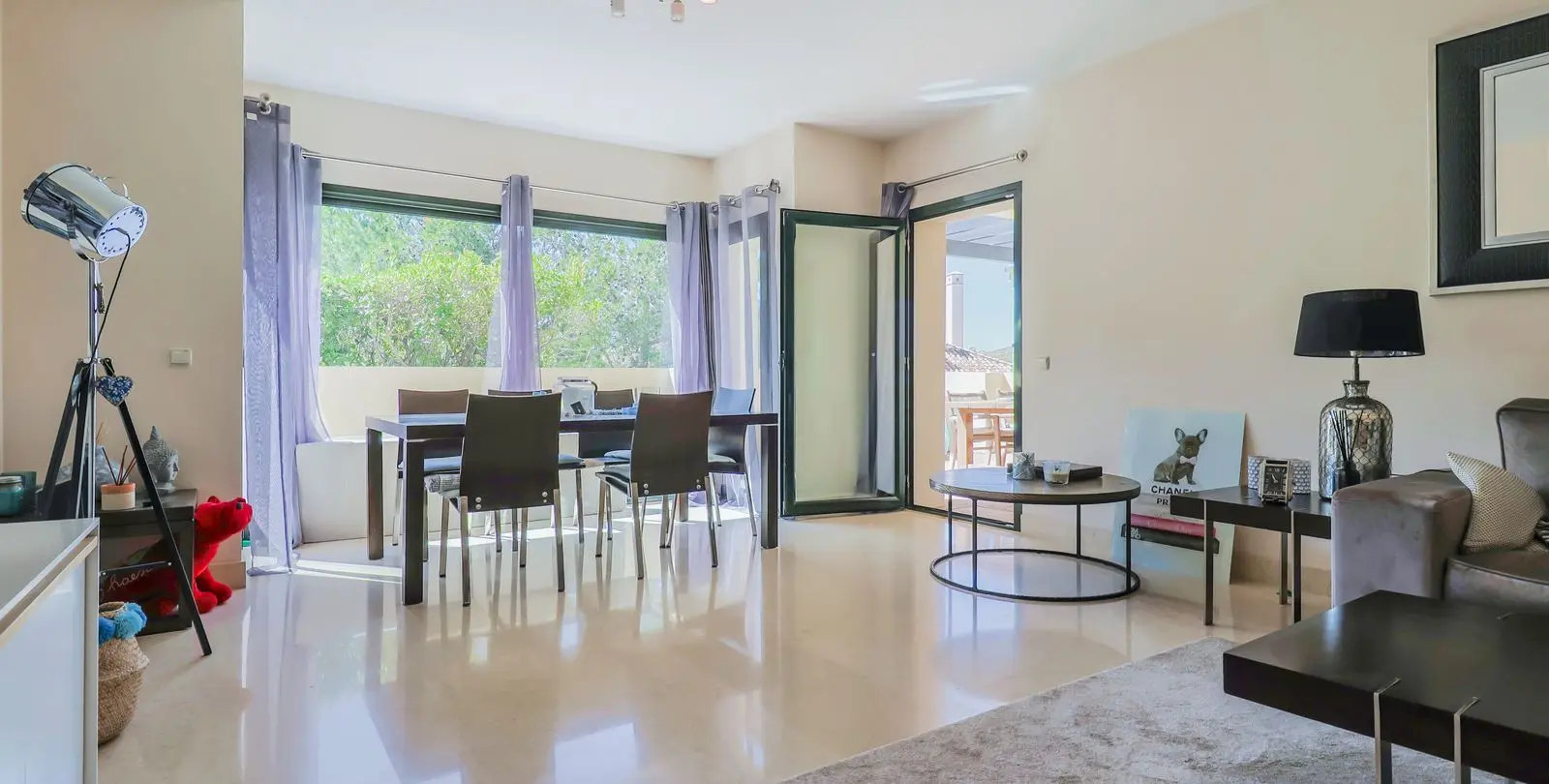 Venta de apartamento en planta media en Benahavís 19