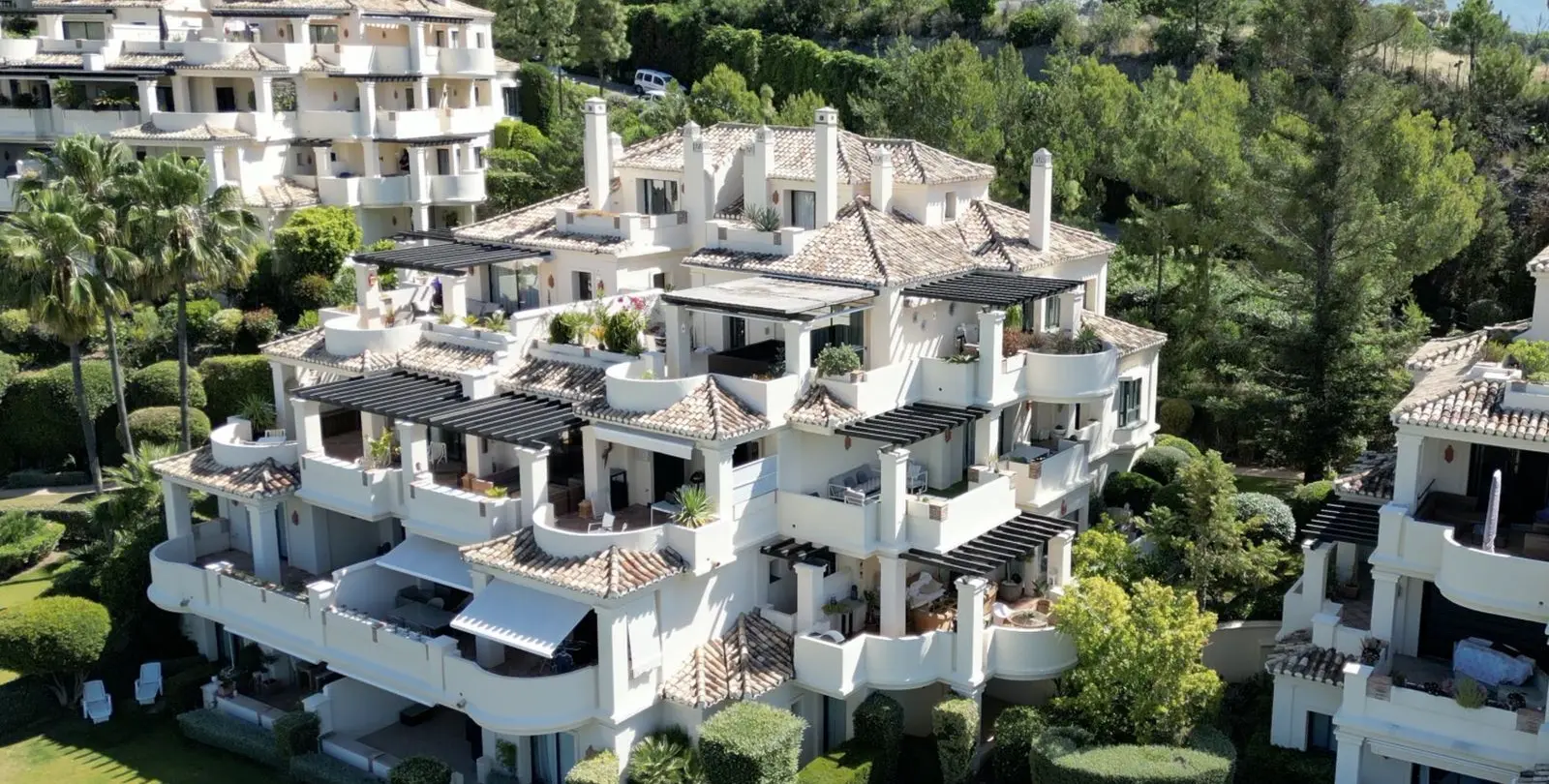 Venta de apartamento en planta media en Benahavís 24