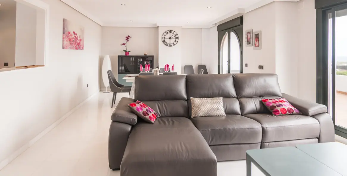 Sale of penthouse in Doña Julia 9