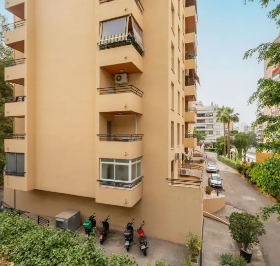 Продажа апартаментов на среднем этаже в Marbella