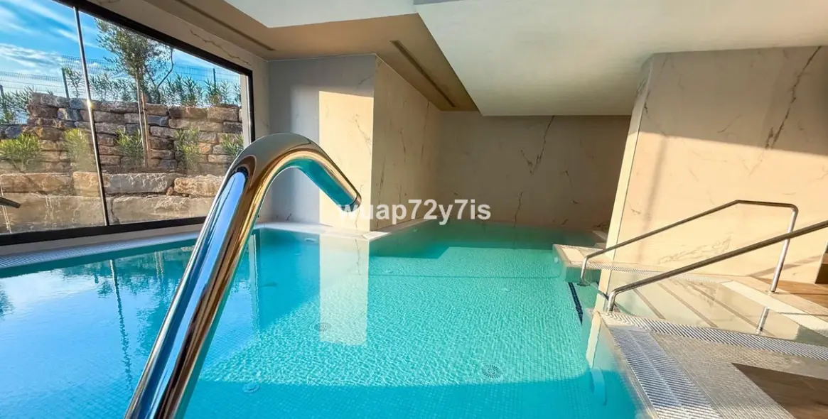 Venta de apartamento en planta baja en Selwo 24