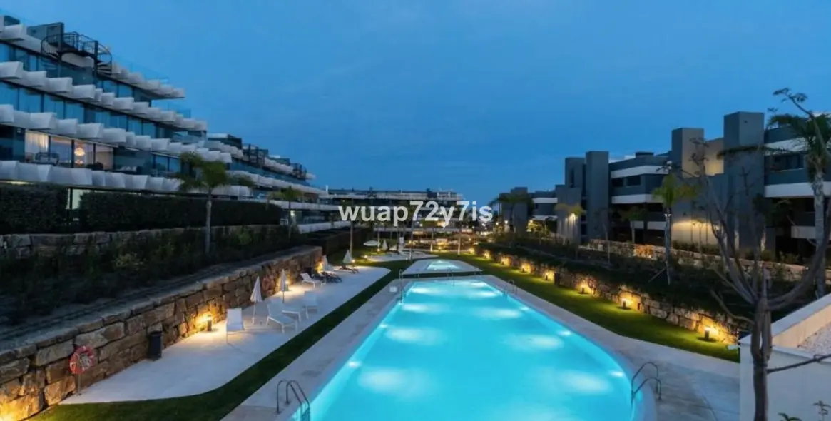 Venta de apartamento en planta baja en Selwo 25