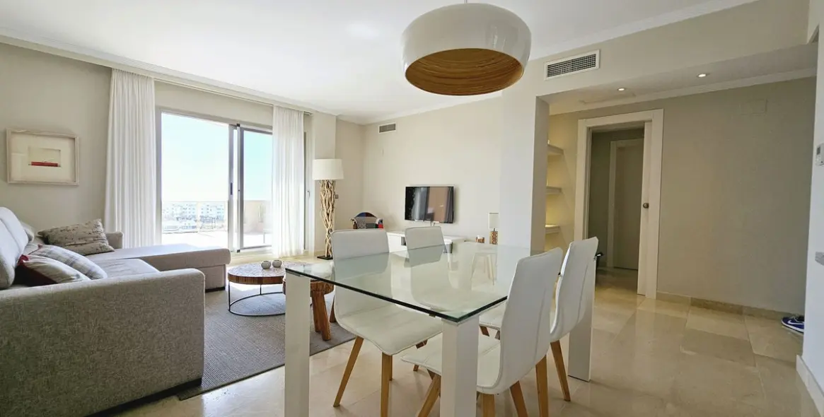 Sale of penthouse in Selwo 15