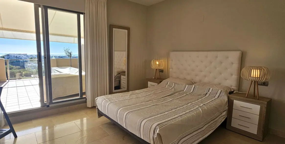 Sale of penthouse in Selwo 19