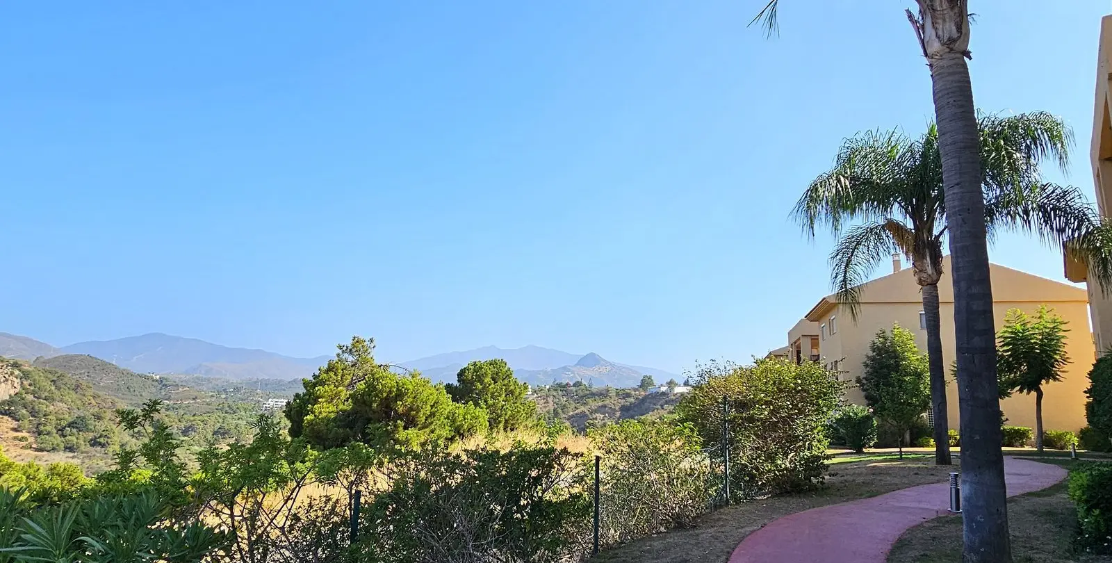 Sale of penthouse in Selwo 25