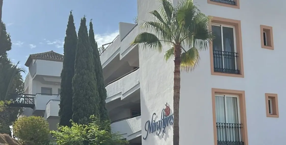 Sale of middle floor apartment in Riviera del Sol 1