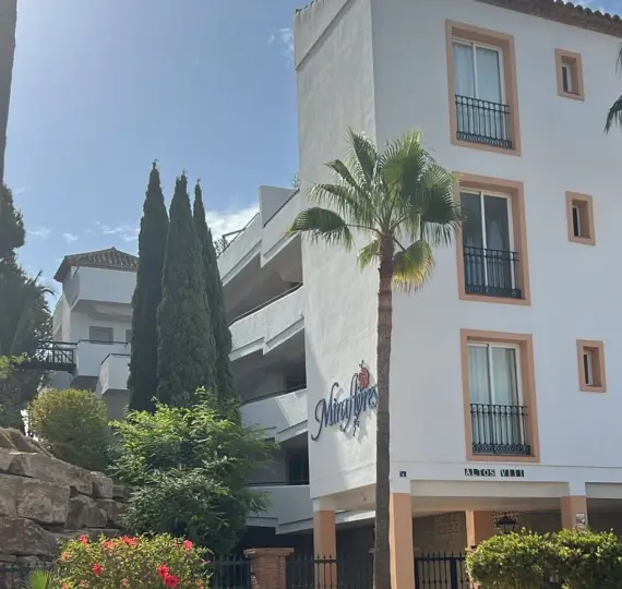 Sale of middle floor apartment in Riviera del Sol