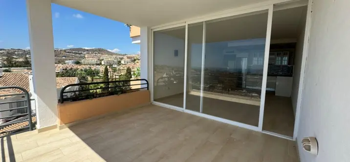Sale of middle floor apartment in Riviera del Sol 4