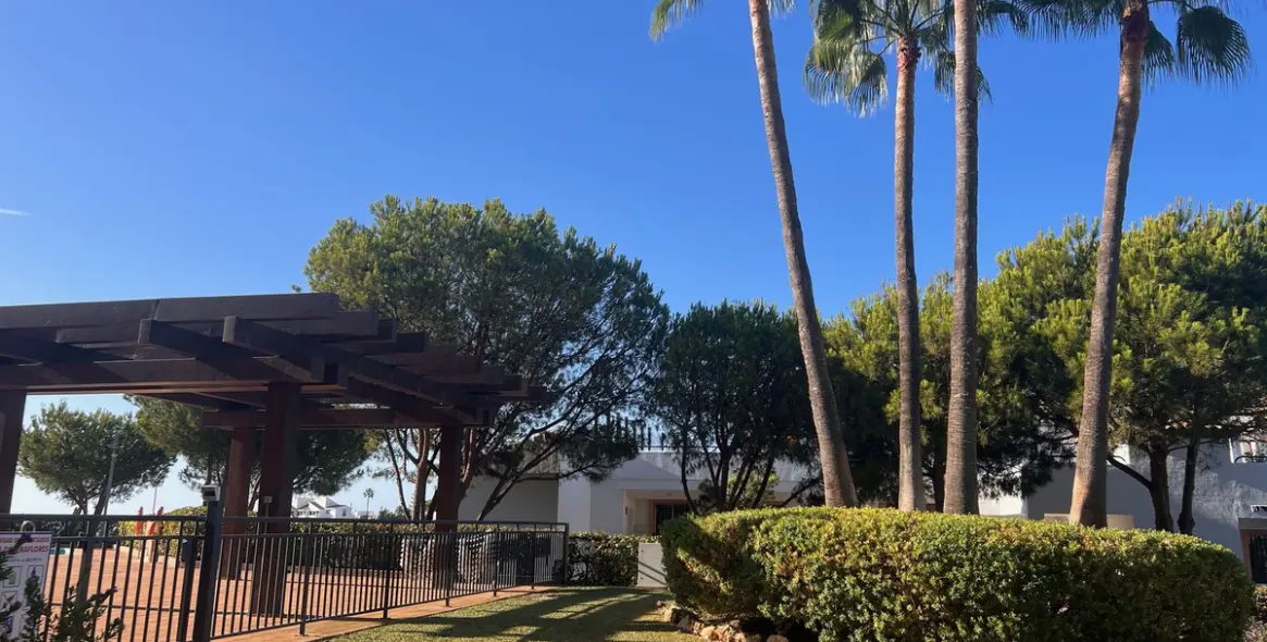 Sale of middle floor apartment in Riviera del Sol 14