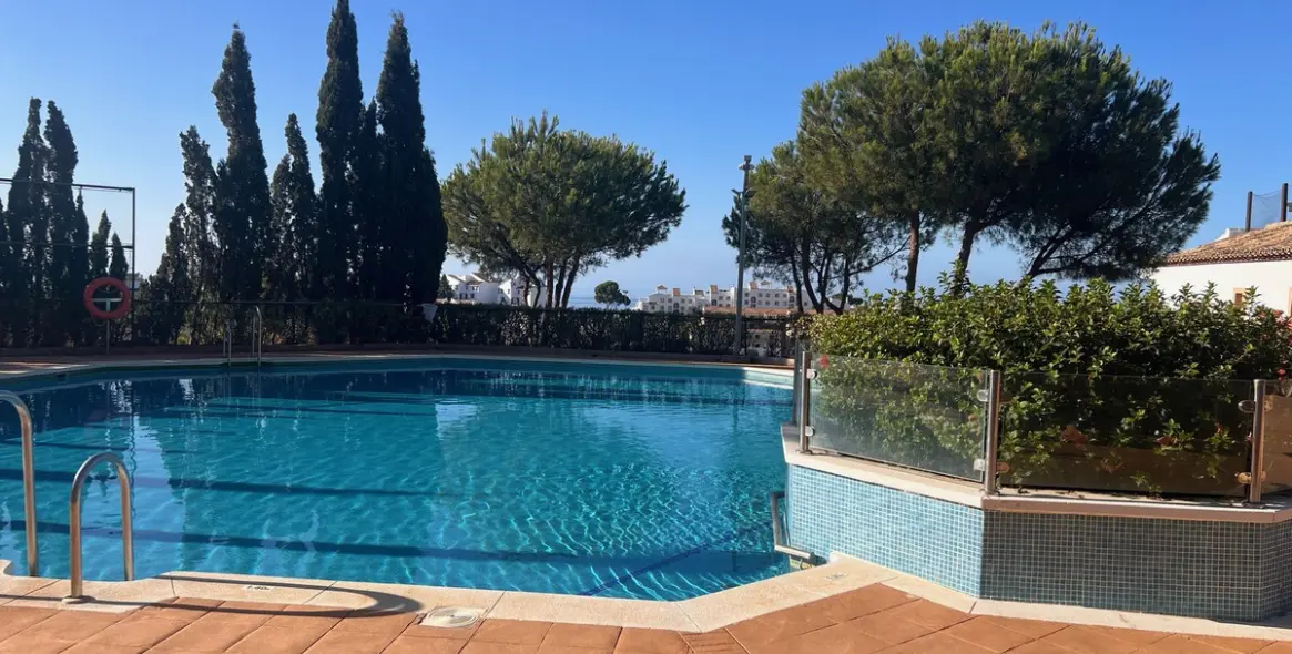 Sale of middle floor apartment in Riviera del Sol 15