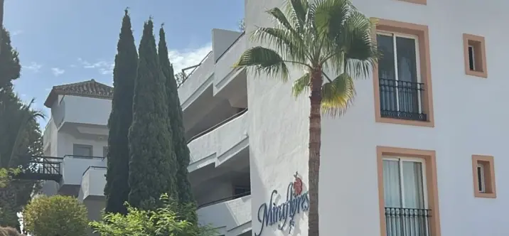 Sale of middle floor apartment in Riviera del Sol 0