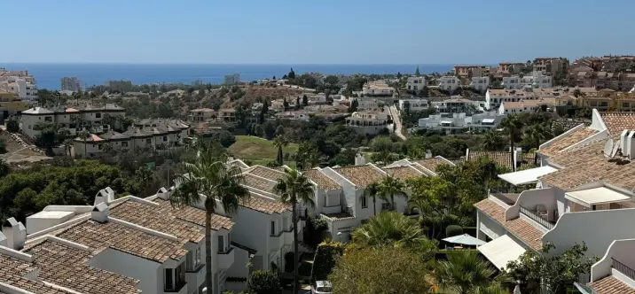Sale of middle floor apartment in Riviera del Sol 1