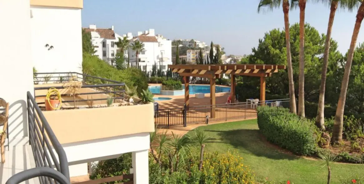 Sale of middle floor apartment in Riviera del Sol 3