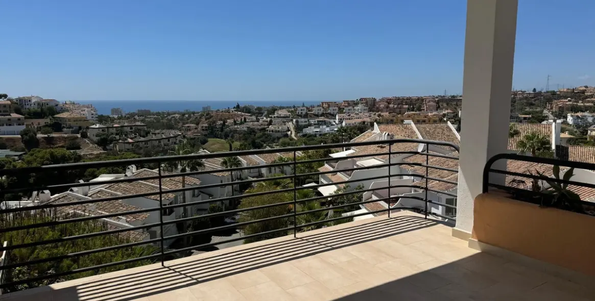 Sale of middle floor apartment in Riviera del Sol 4