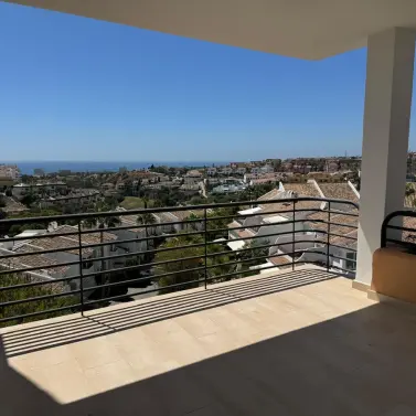 Sale of middle floor apartment in Riviera del Sol