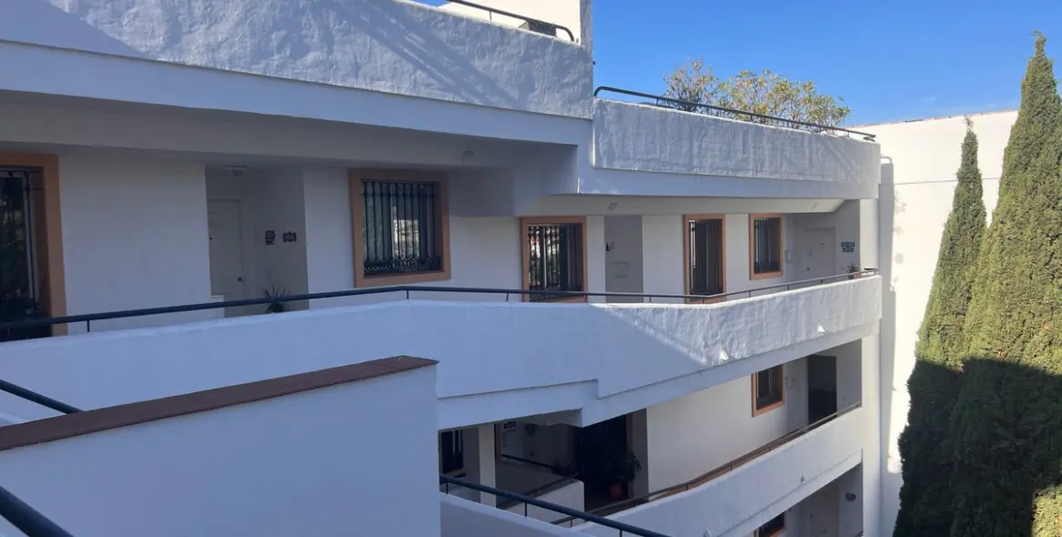 Sale of middle floor apartment in Riviera del Sol 7