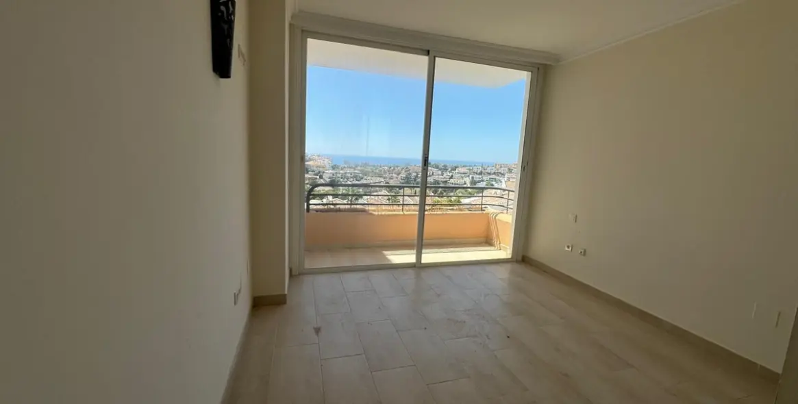 Sale of middle floor apartment in Riviera del Sol 9