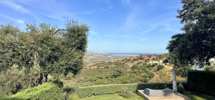 Venta de apartamento en planta media en La Mairena 0