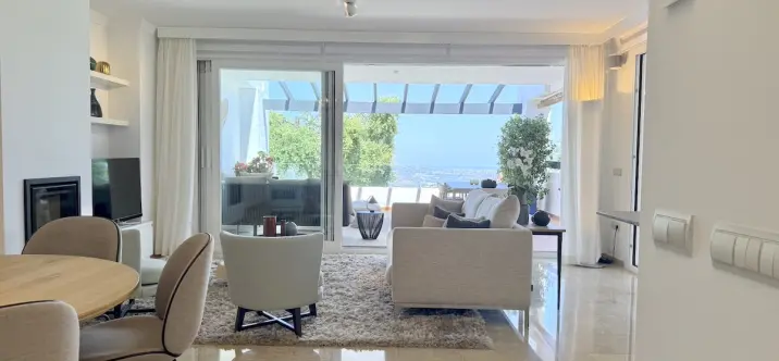 Venta de apartamento en planta media en La Mairena 3