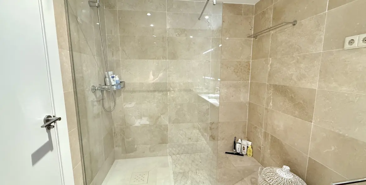 Sale of middle floor apartment in La Mairena 22