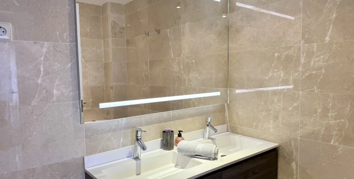 Sale of middle floor apartment in La Mairena 23