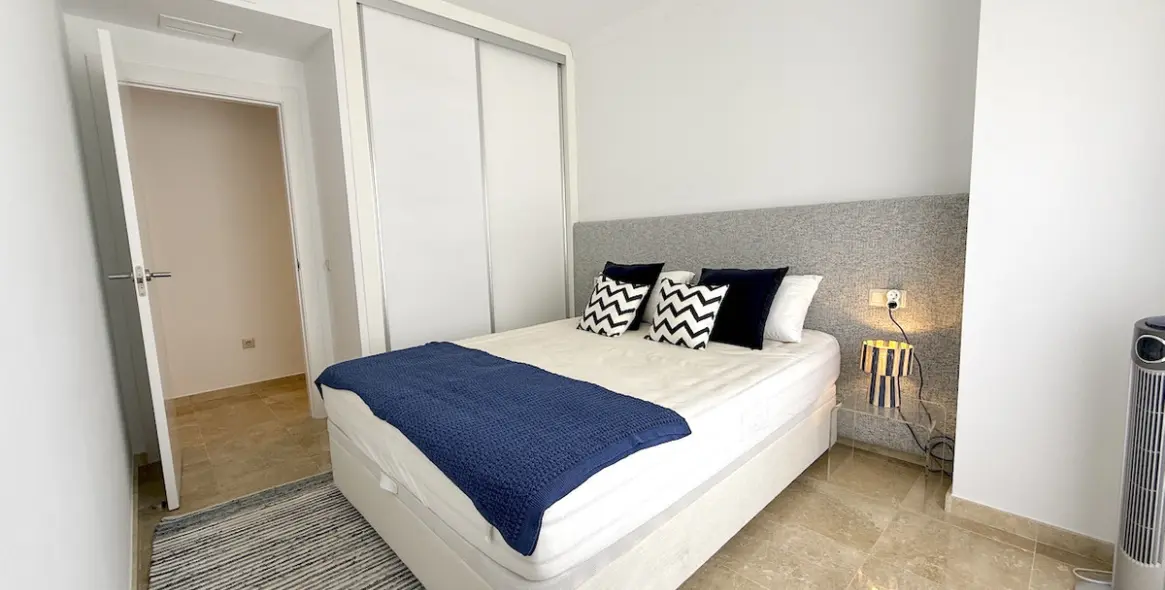 Sale of middle floor apartment in La Mairena 25