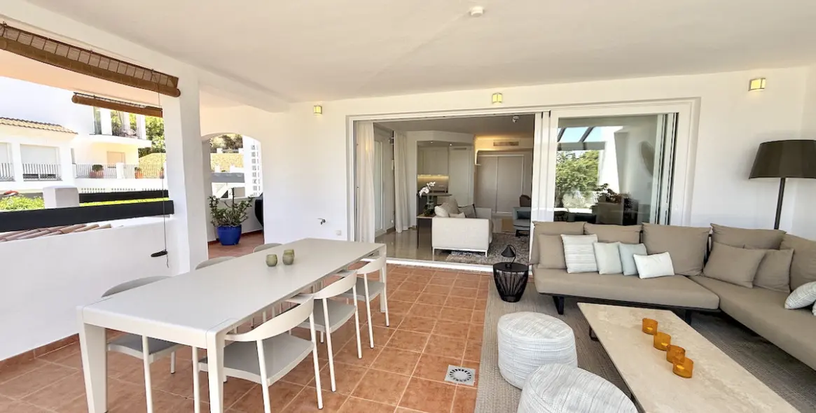 Sale of middle floor apartment in La Mairena 27