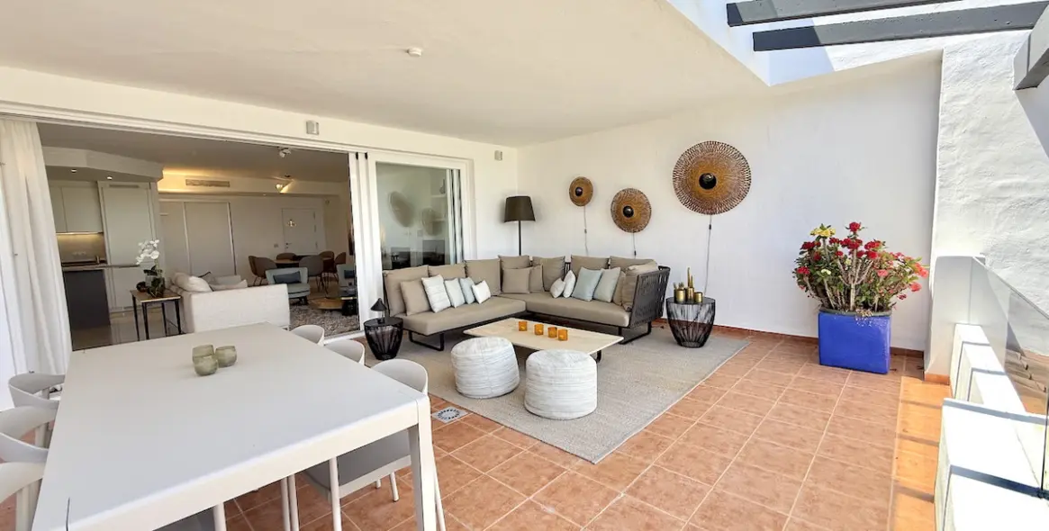 Sale of middle floor apartment in La Mairena 28