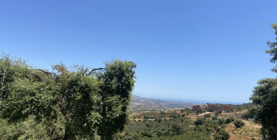 Sale of middle floor apartment in La Mairena 30