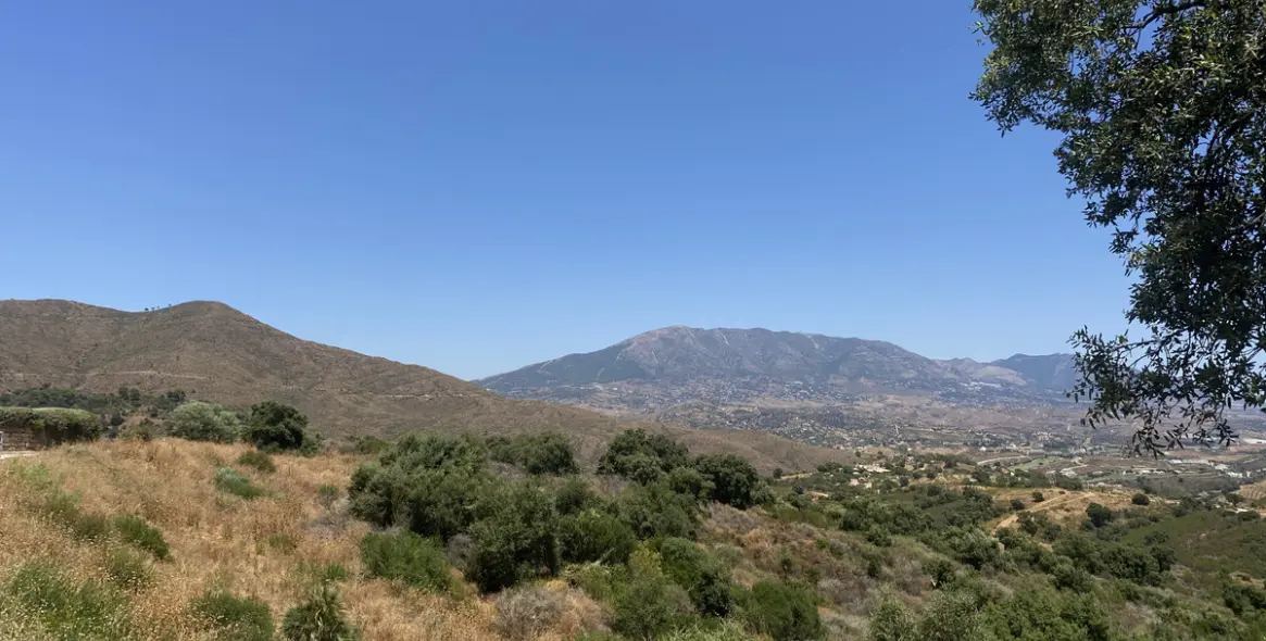 Sale of middle floor apartment in La Mairena 31