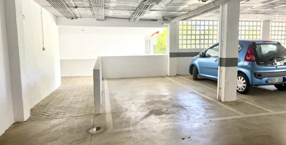 Sale of middle floor apartment in La Mairena 33