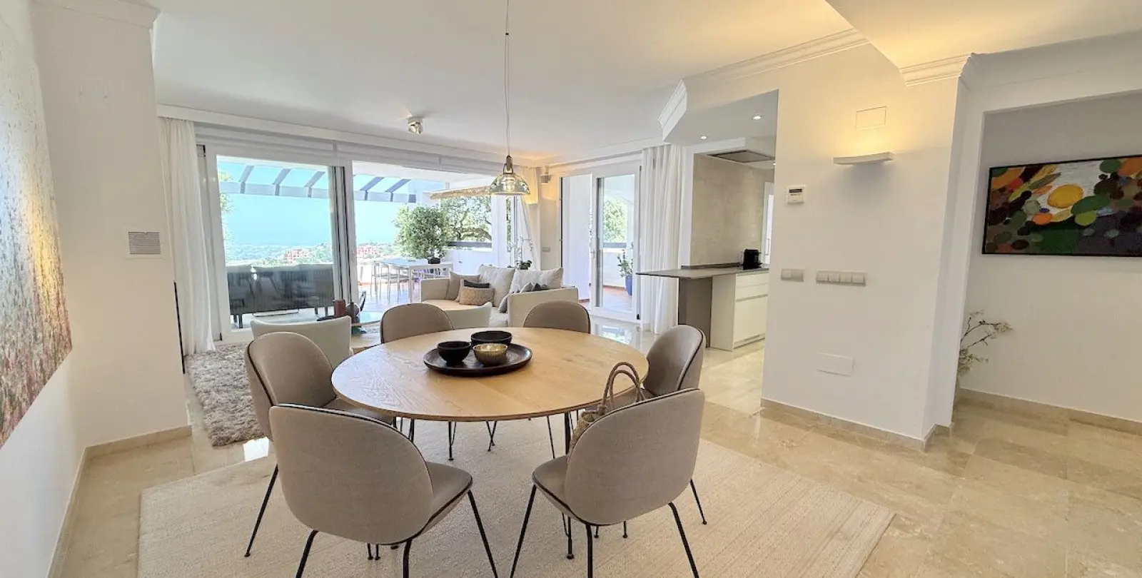 Sale of middle floor apartment in La Mairena 5