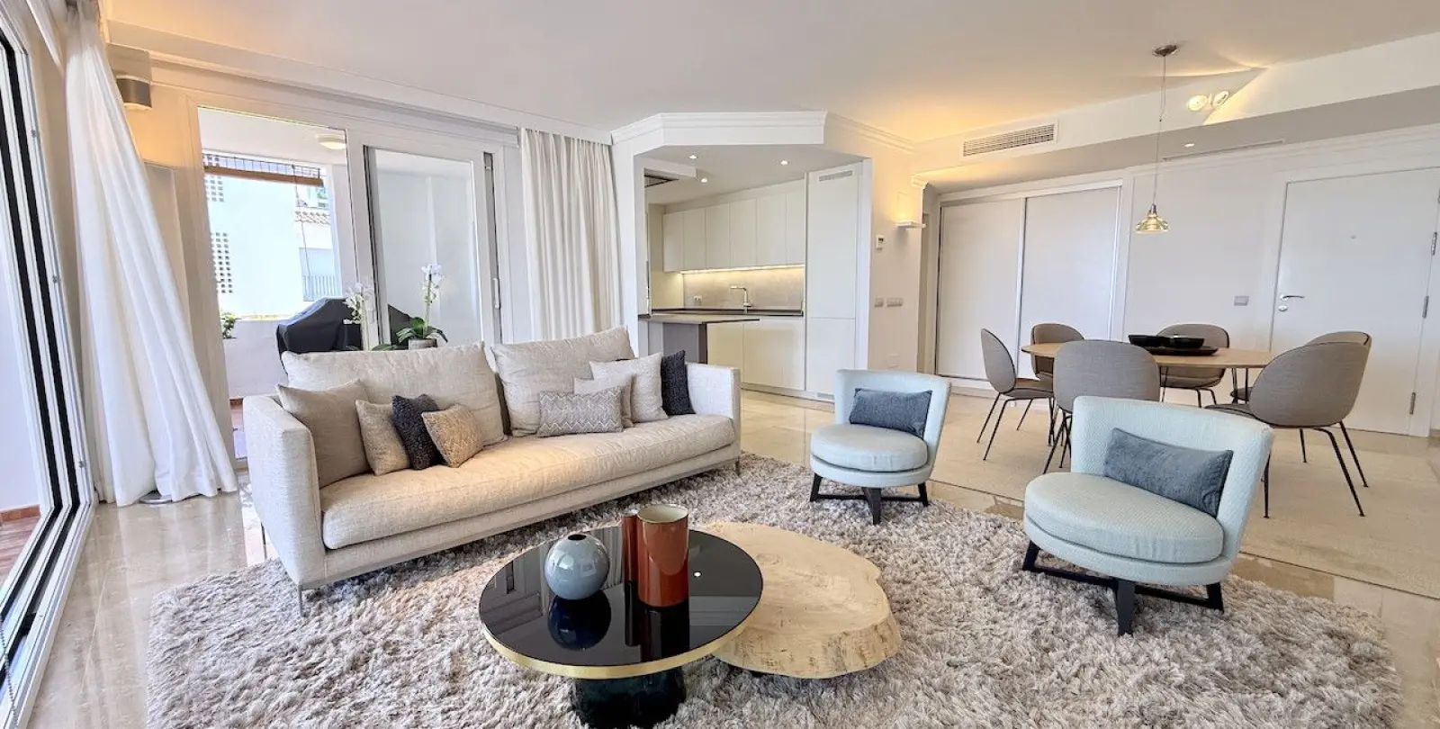 Sale of middle floor apartment in La Mairena 7