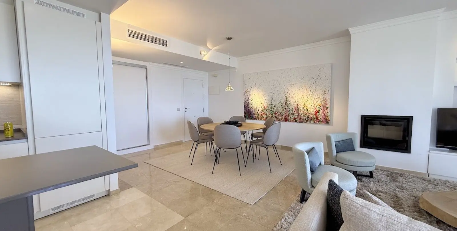 Sale of middle floor apartment in La Mairena 8