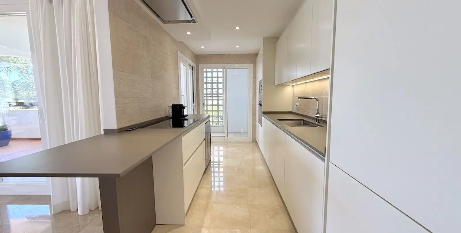 Sale of middle floor apartment in La Mairena 9