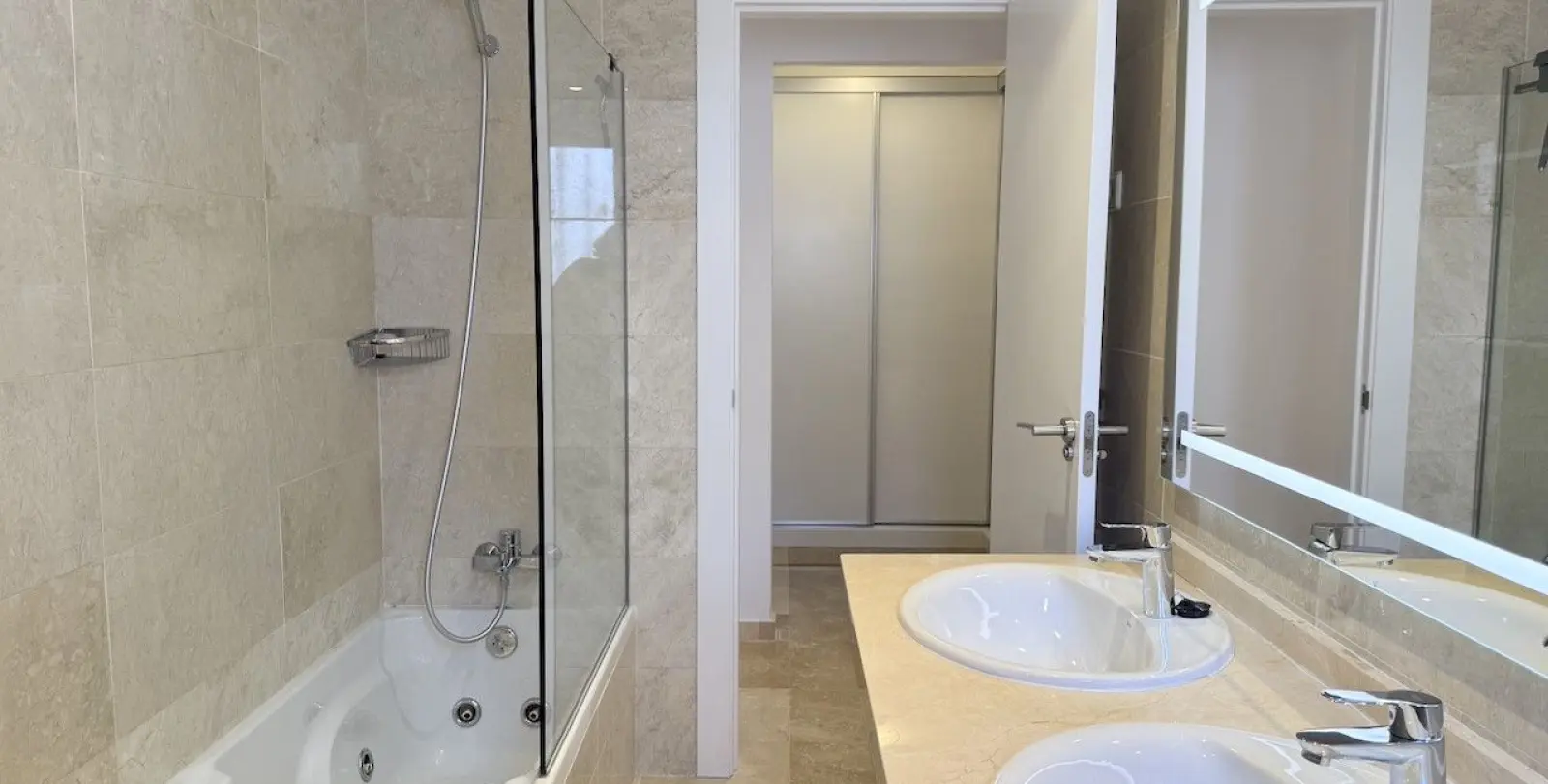 Sale of middle floor apartment in La Mairena 18