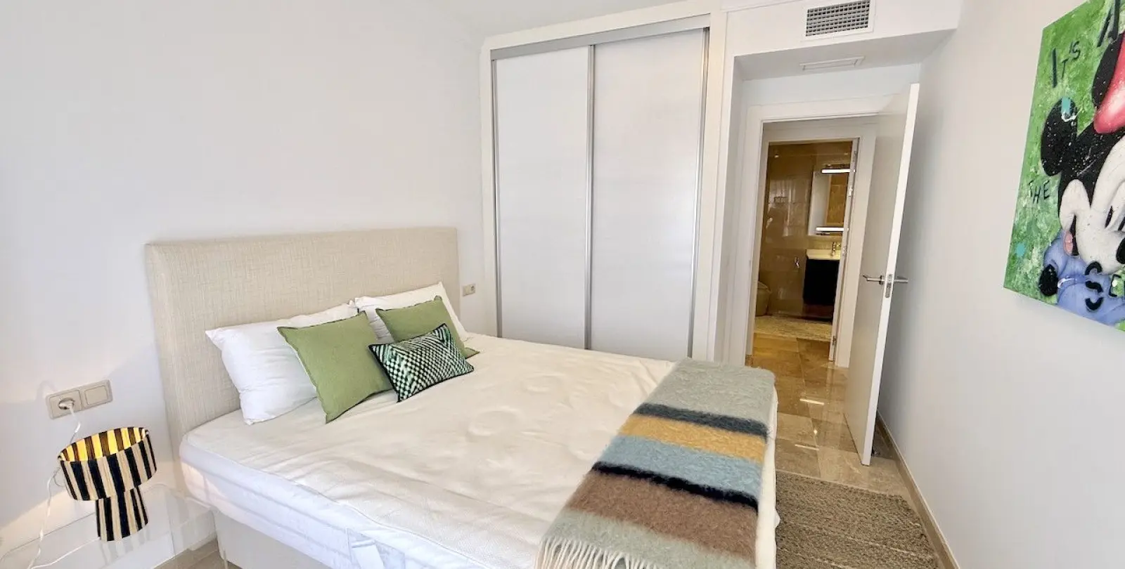 Sale of middle floor apartment in La Mairena 20
