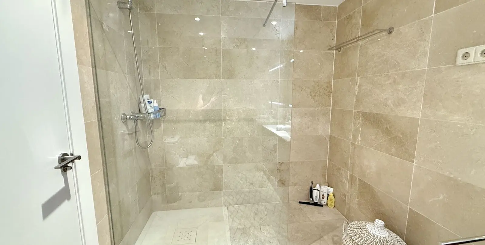 Sale of middle floor apartment in La Mairena 22