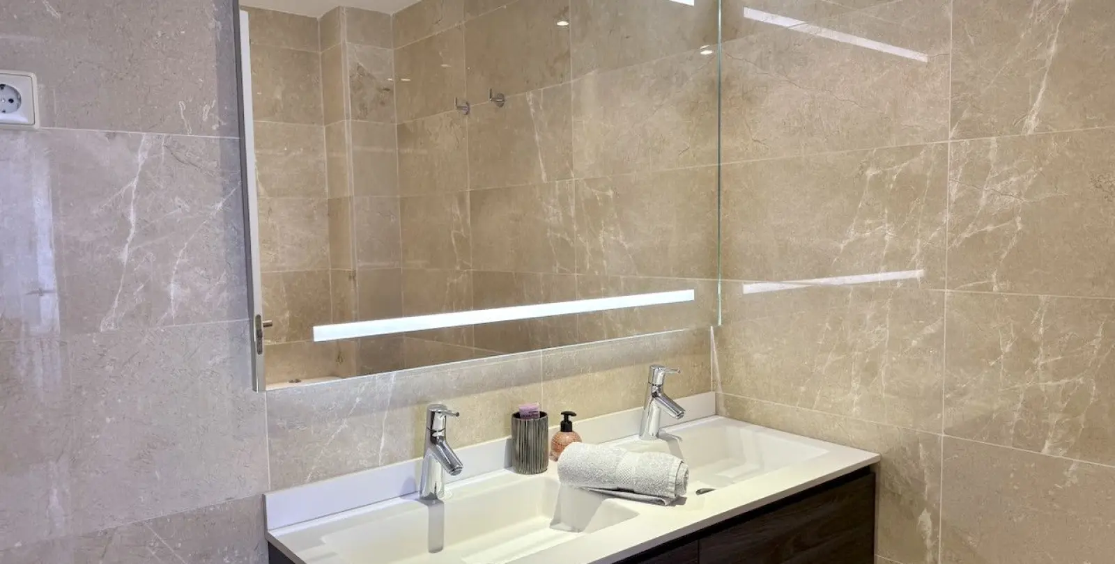 Sale of middle floor apartment in La Mairena 23