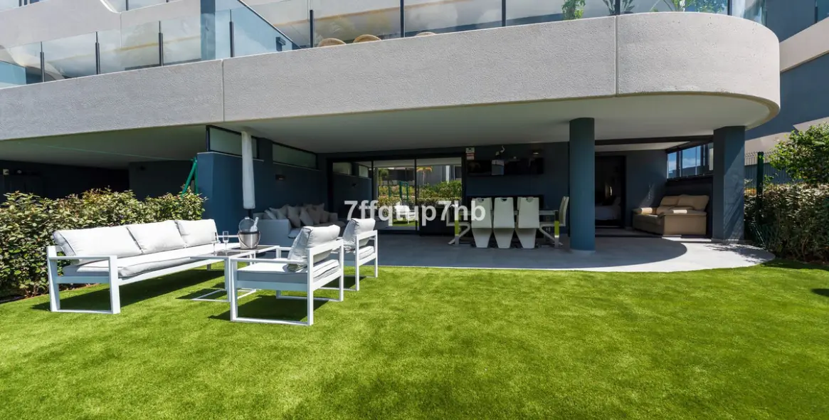 Sale of ground floor apartment in Estepona 1