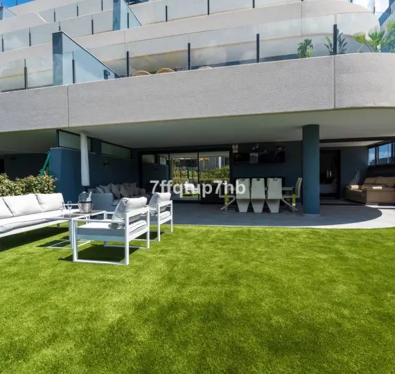 Venta de apartamento en planta baja en Estepona