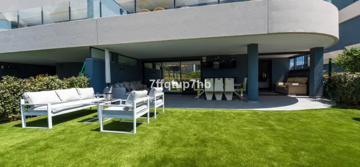 Venta de apartamento en planta baja en Estepona 0