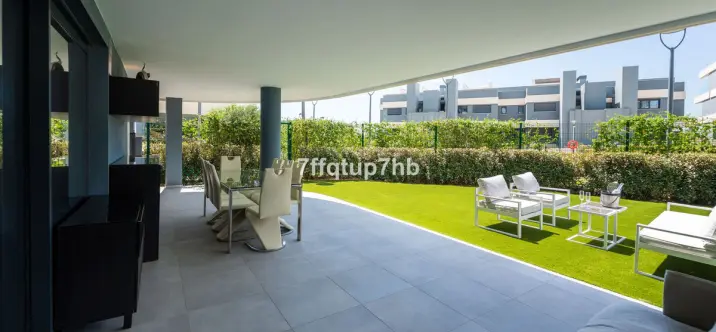 Venta de apartamento en planta baja en Estepona 1