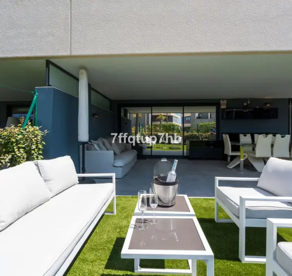 Venta de apartamento en planta baja en Estepona