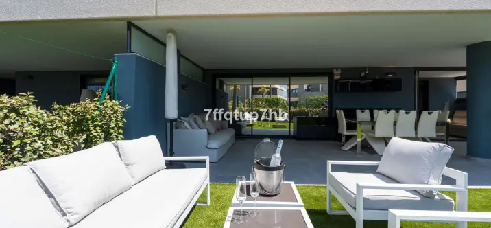 Venta de apartamento en planta baja en Estepona 2