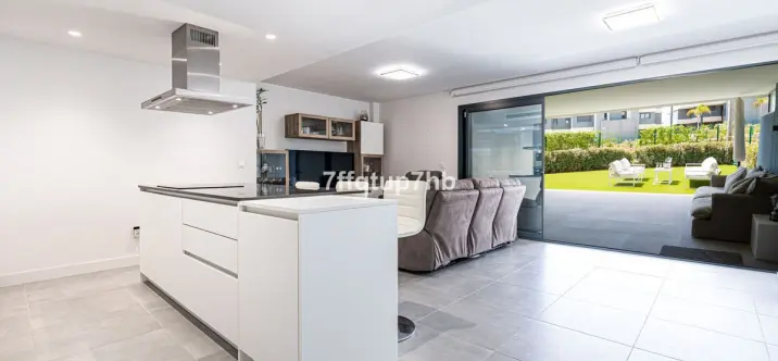 Venta de apartamento en planta baja en Estepona 4