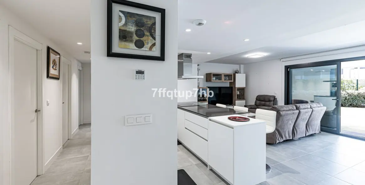 Sale of ground floor apartment in Estepona 10