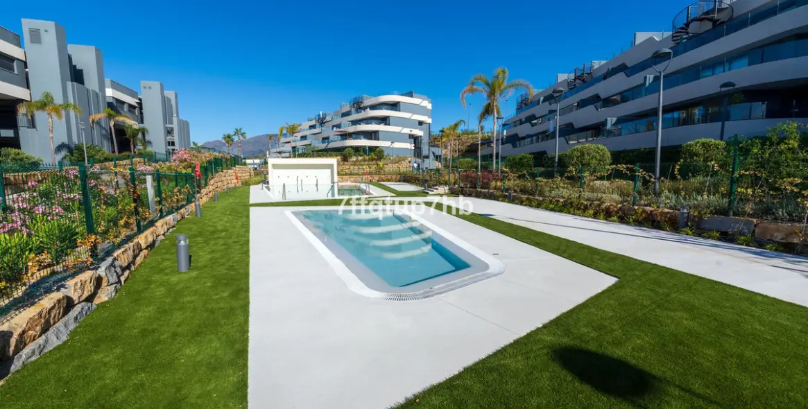 Sale of ground floor apartment in Estepona 20