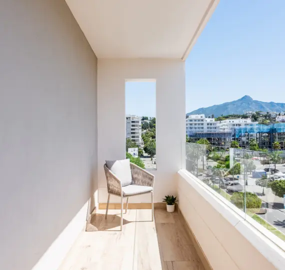 Sale of middle floor apartment in Nueva Andalucía