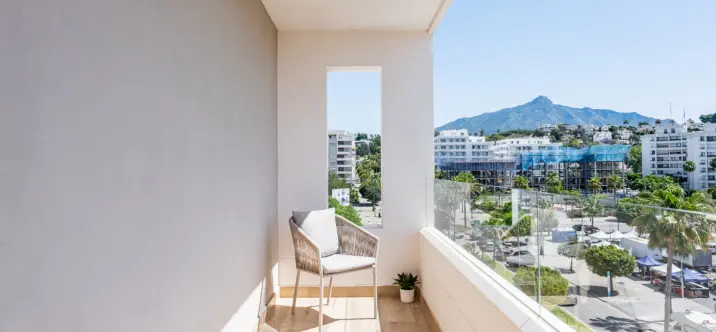 Sale of middle floor apartment in Nueva Andalucía 0